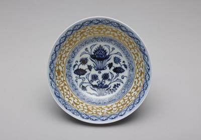 图片[2]-Bowl with lotus pond in underglaze blue and gilt motif of curling leaves, Ming dynasty, Yongle reign, 1403-1424-China Archive